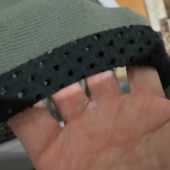 Bebe Vintage(?) beautifully cut top - Picture 4 of 8